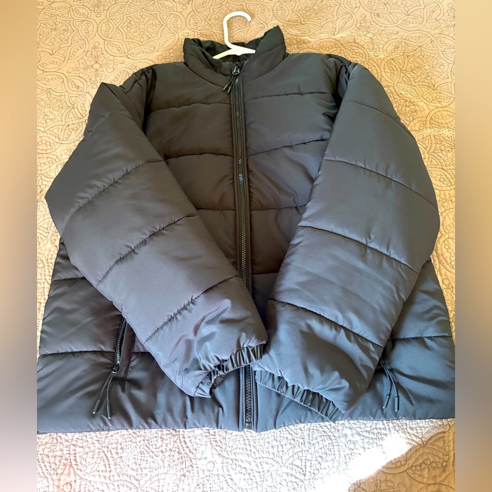 Peloton Black Puffer Jacket - EUC!